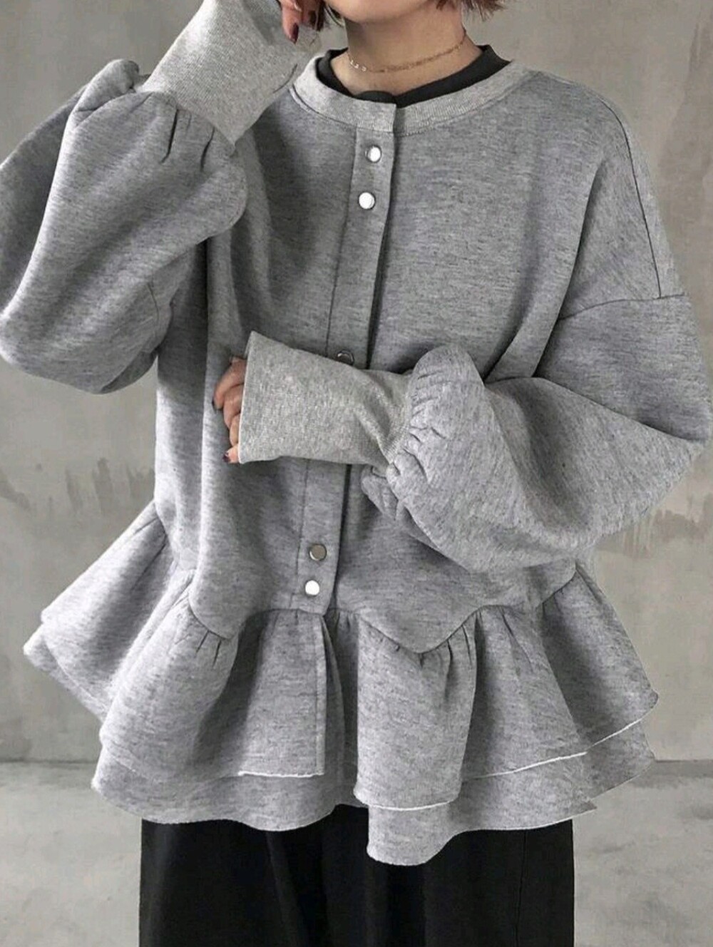 Women's Casual Crew Neck Sweatshirt With Layered Hem, Loose Fit Lantern Sleeve